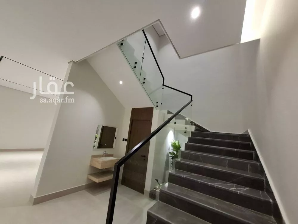5 bedroom floor in Al Janadriyah 8
