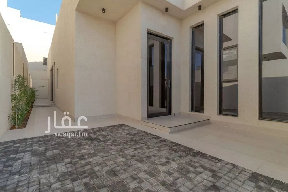 4 bedroom floor in Al Janadriyah 8