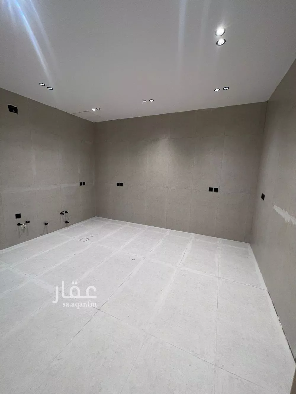 3 bedroom floor in Al Janadriyah 8