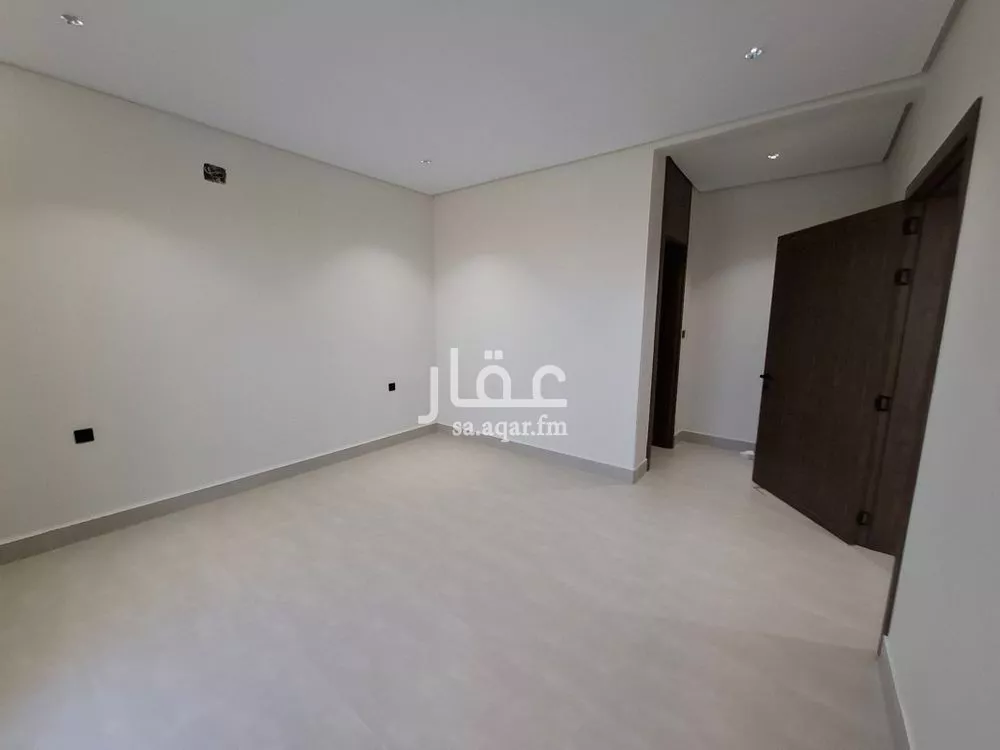 5 bedroom floor in Al Janadriyah 3