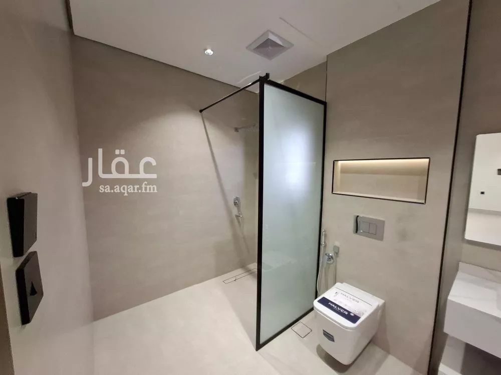 5 bedroom floor in Al Janadriyah 10