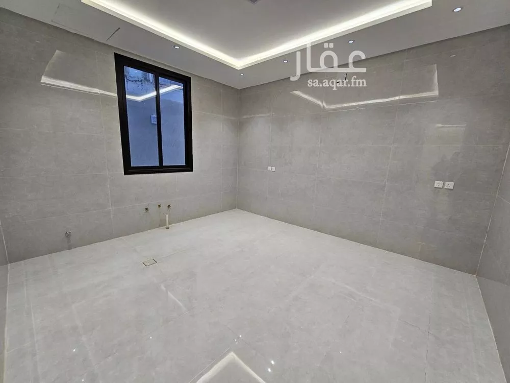 4 bedroom floor in Al Maizilah 12