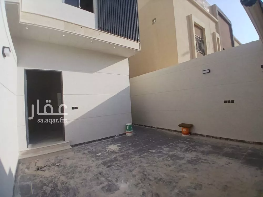 3 bedroom floor in Al Uraija Al Gharbiyah 3