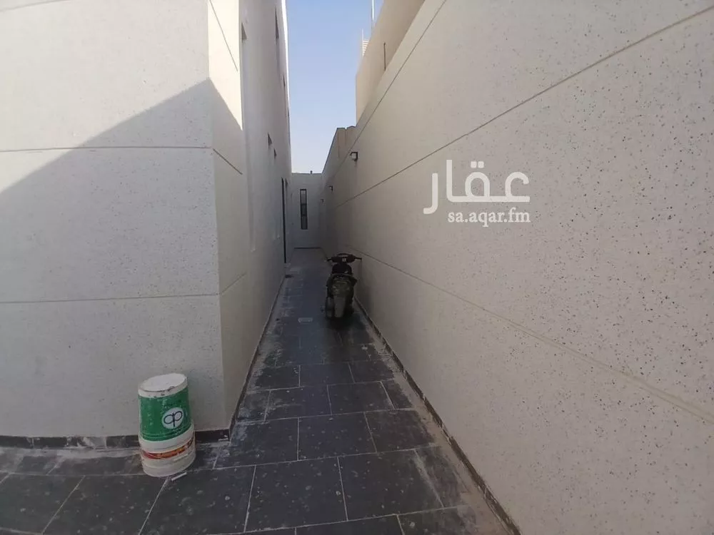 3 bedroom floor in Al Uraija Al Gharbiyah 4