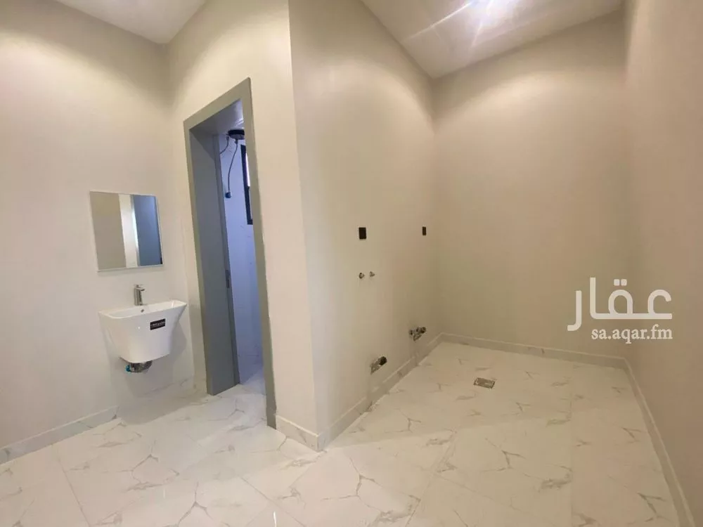 4 bedroom floor in Badr 9