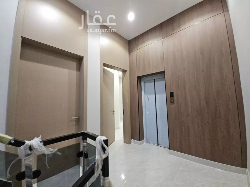 4 bedroom floor in Al Janadriyah 2