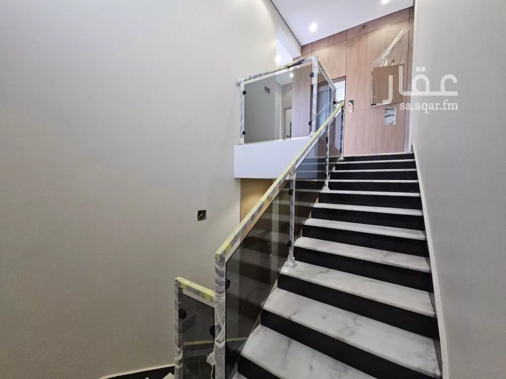 4 bedroom floor in Al Janadriyah 14
