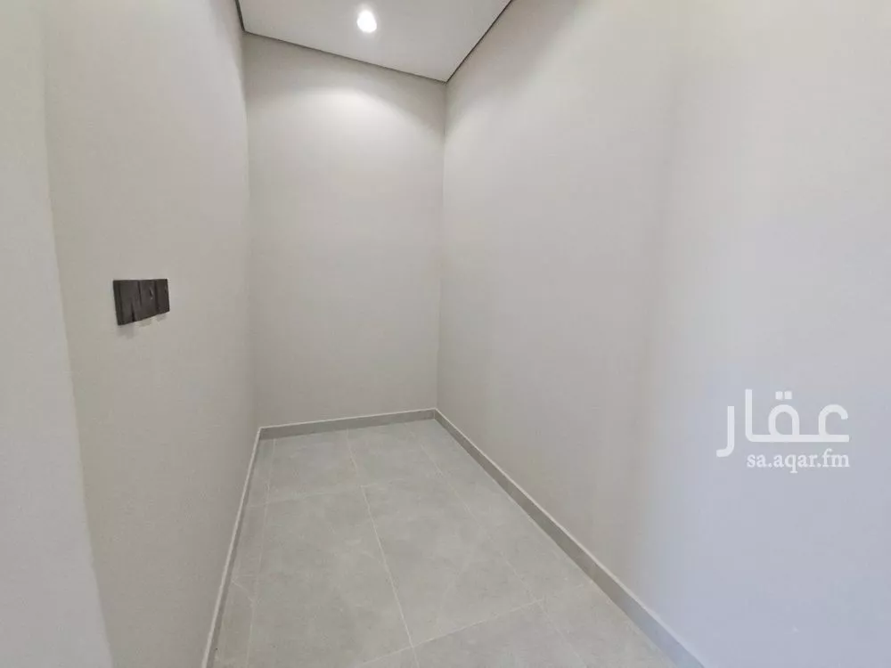 4 bedroom floor in Al Janadriyah 3