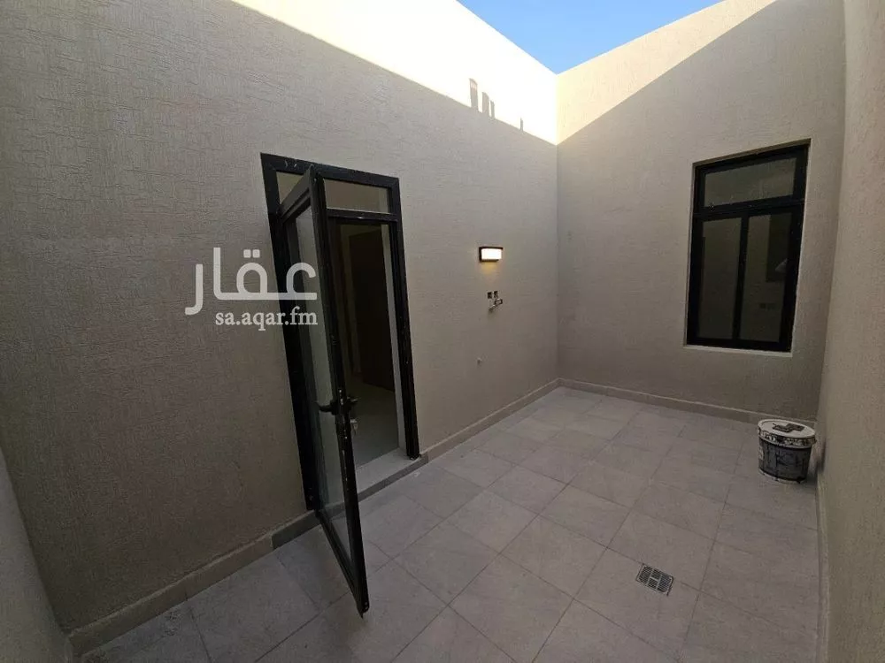 4 bedroom floor in Al Janadriyah 7