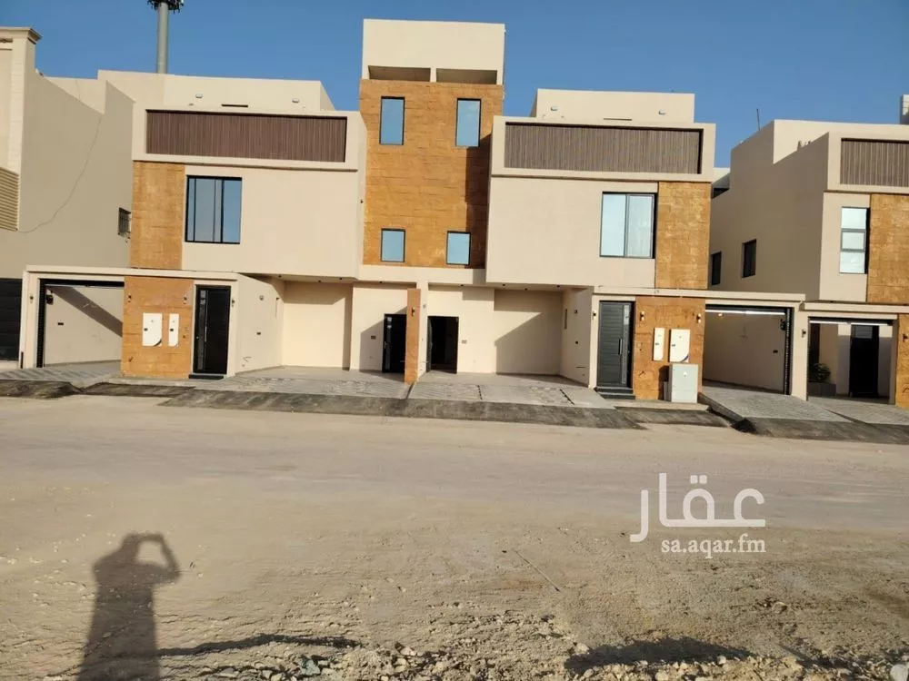 3 bedroom floor in Al Hazm 2