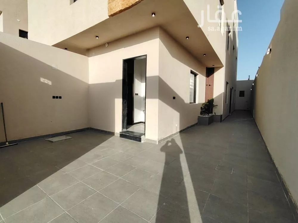 3 bedroom floor in Al Hazm 5