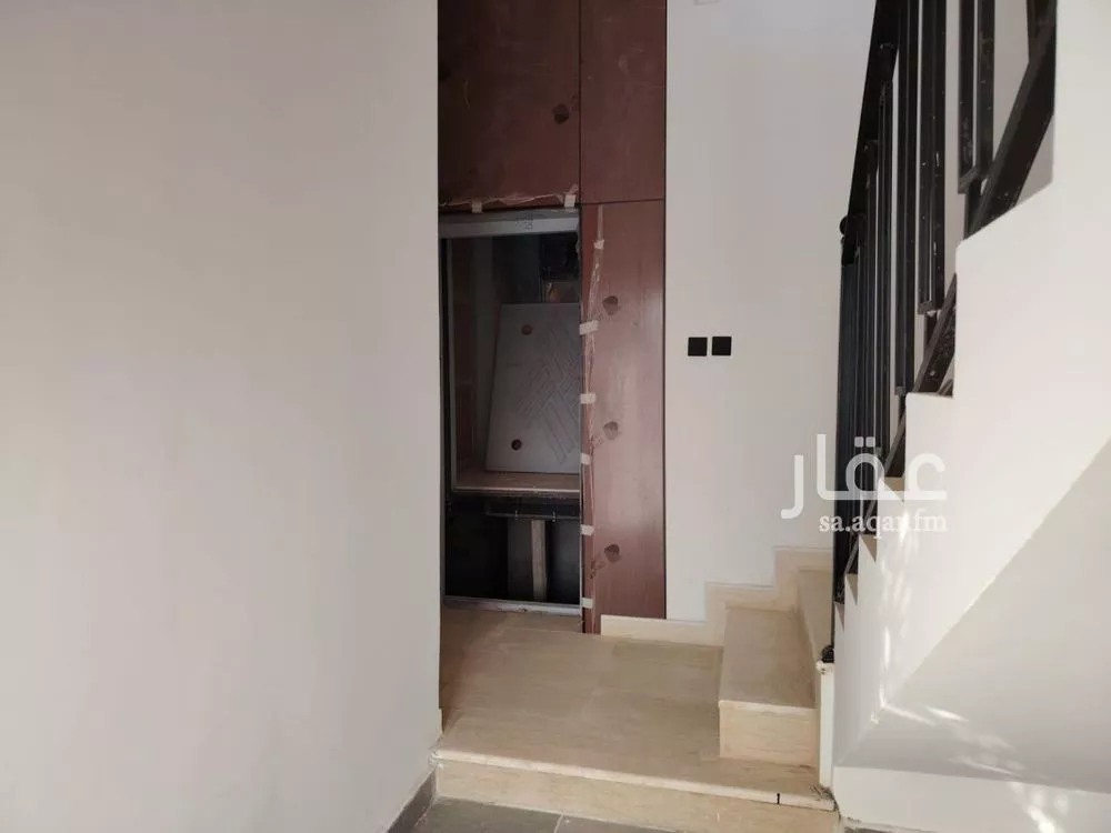 3 bedroom floor in Al Hazm 8