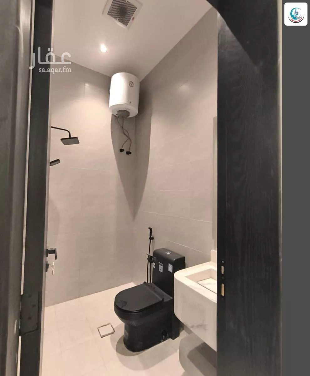 5 bedroom floor in Al Janadriyah 9