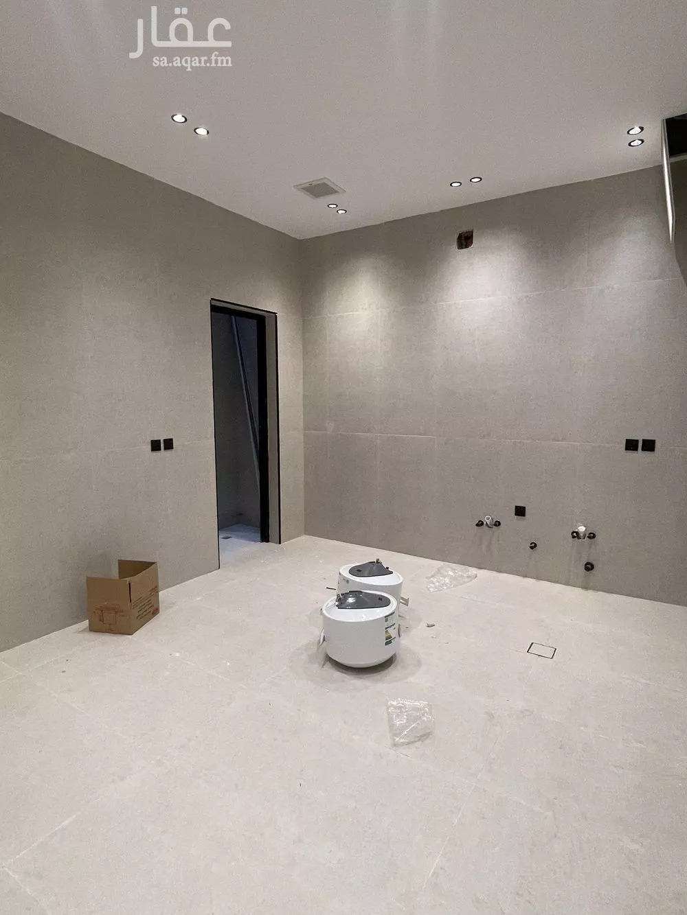 4 bedroom floor in Al Janadriyah 9