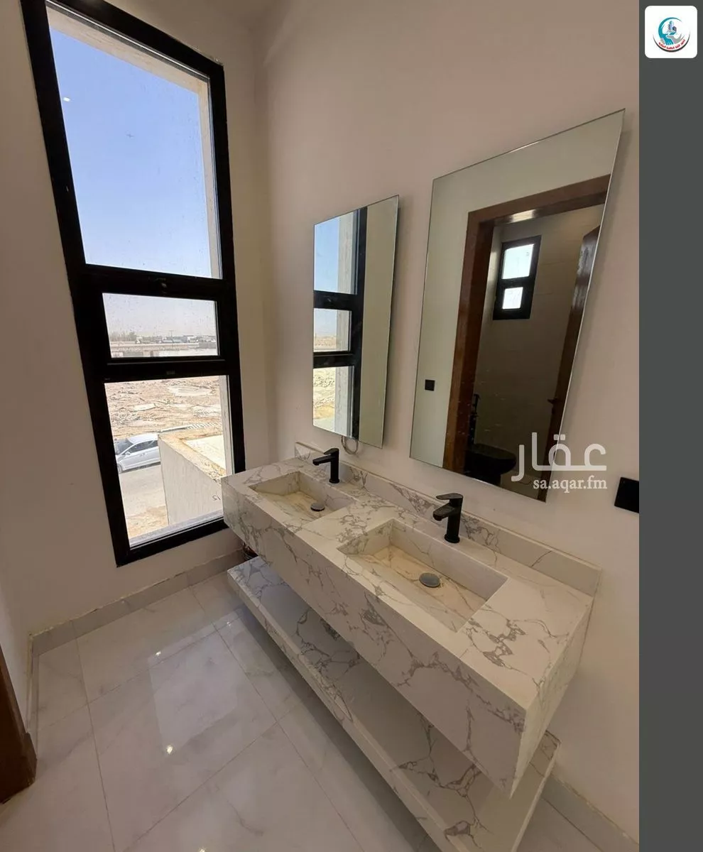 5 bedroom floor in Al Janadriyah 2