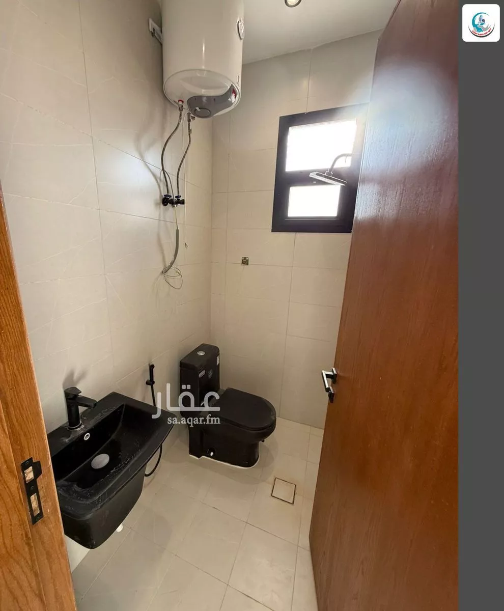 5 bedroom floor in Al Janadriyah 3
