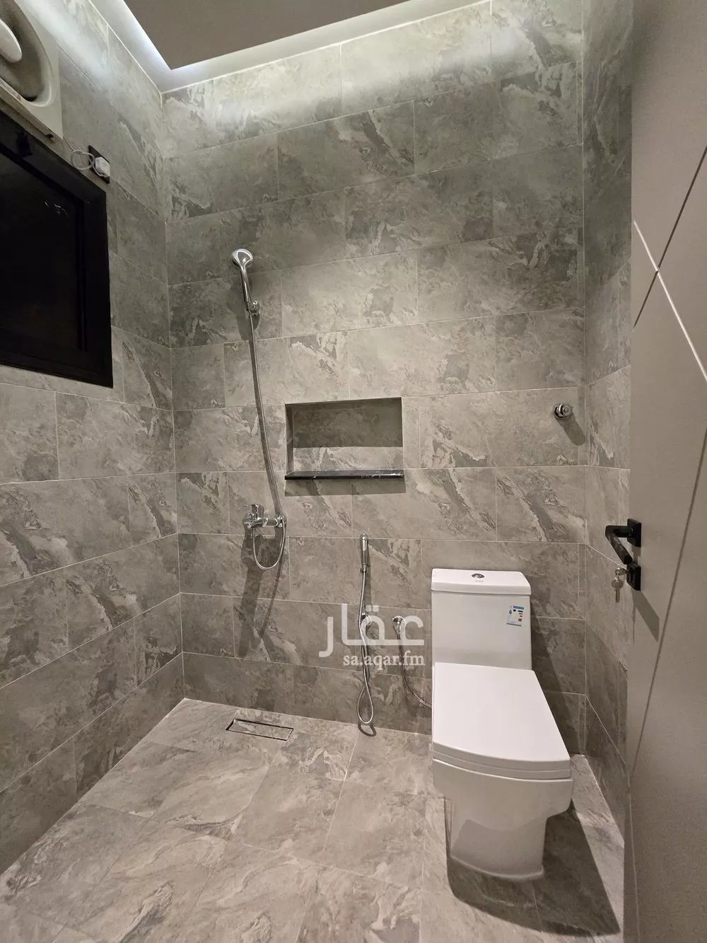 5 bedroom apartment in Al Ukayshiyyah 10