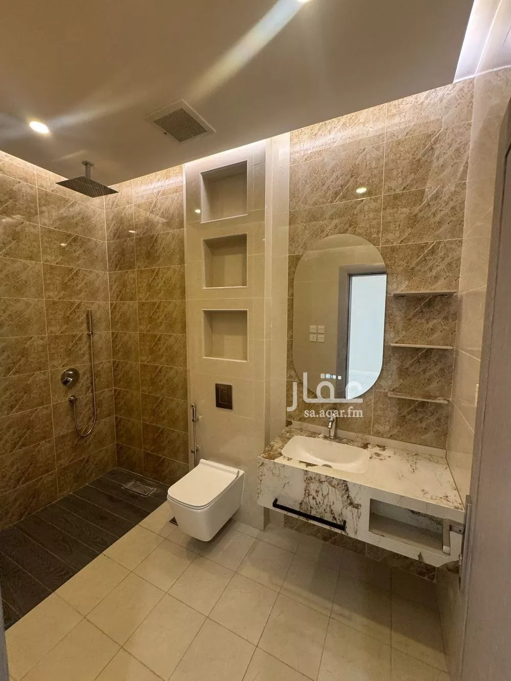 5 bedroom apartment in Al Ukayshiyyah 4