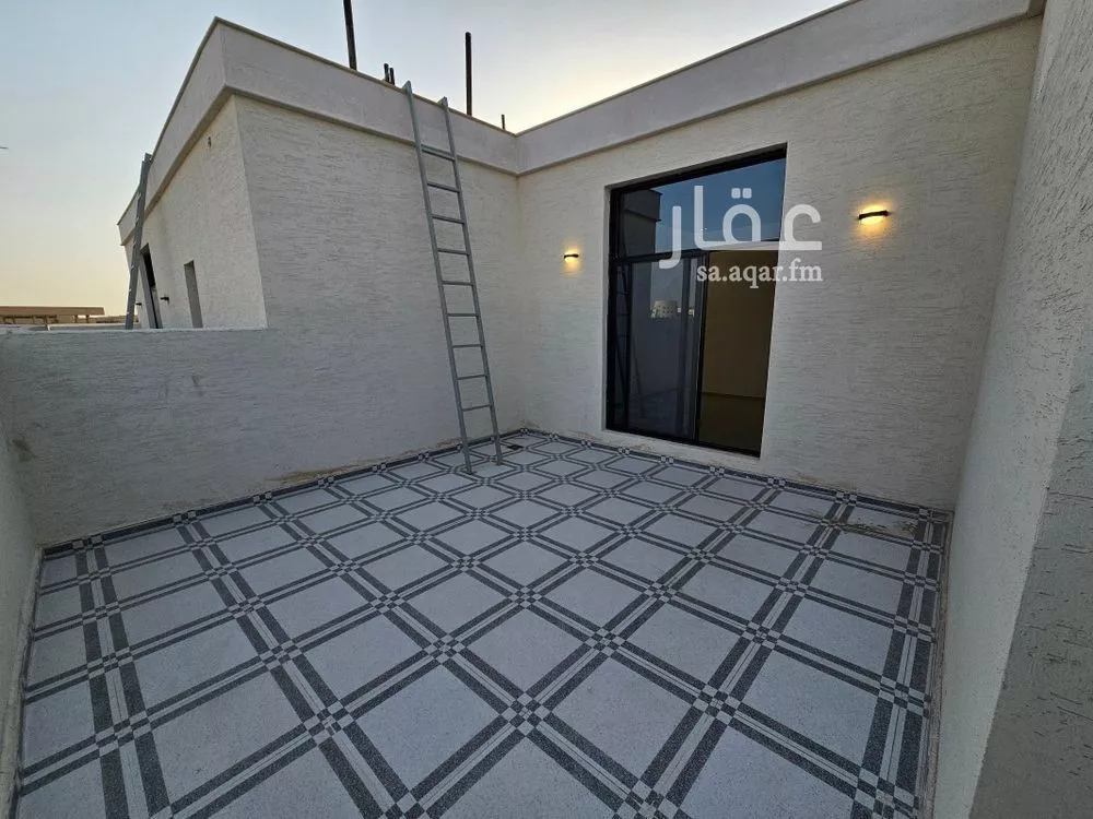 4 bedroom floor in Al Maizilah 13