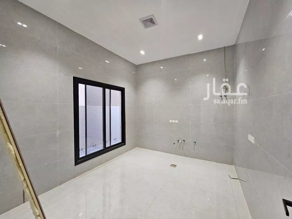 4 bedroom floor in Al Maizilah 9