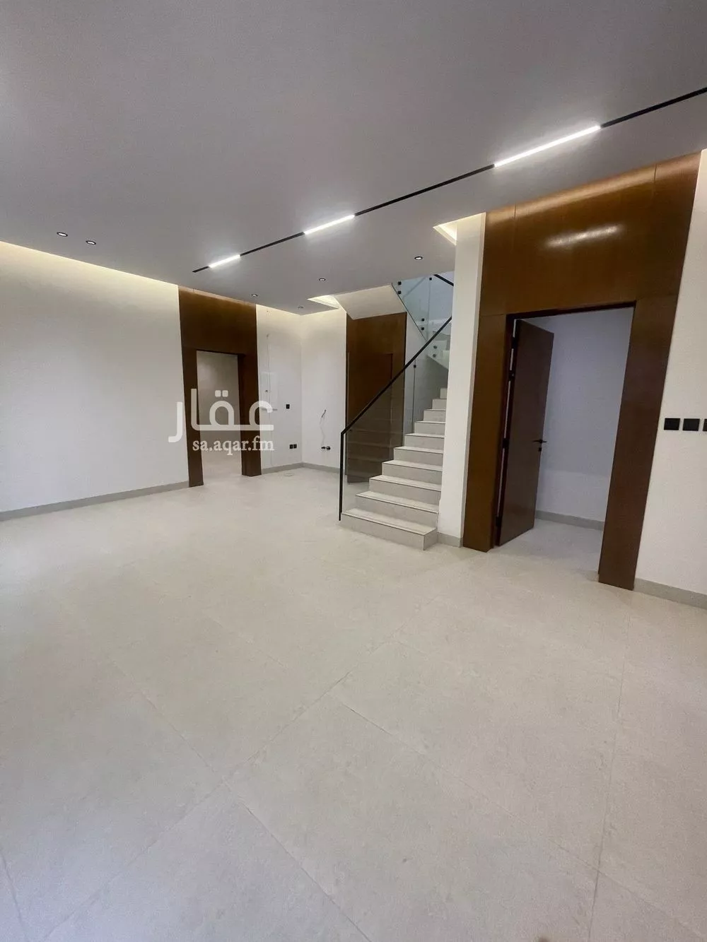 3 bedroom floor in Al Janadriyah 9