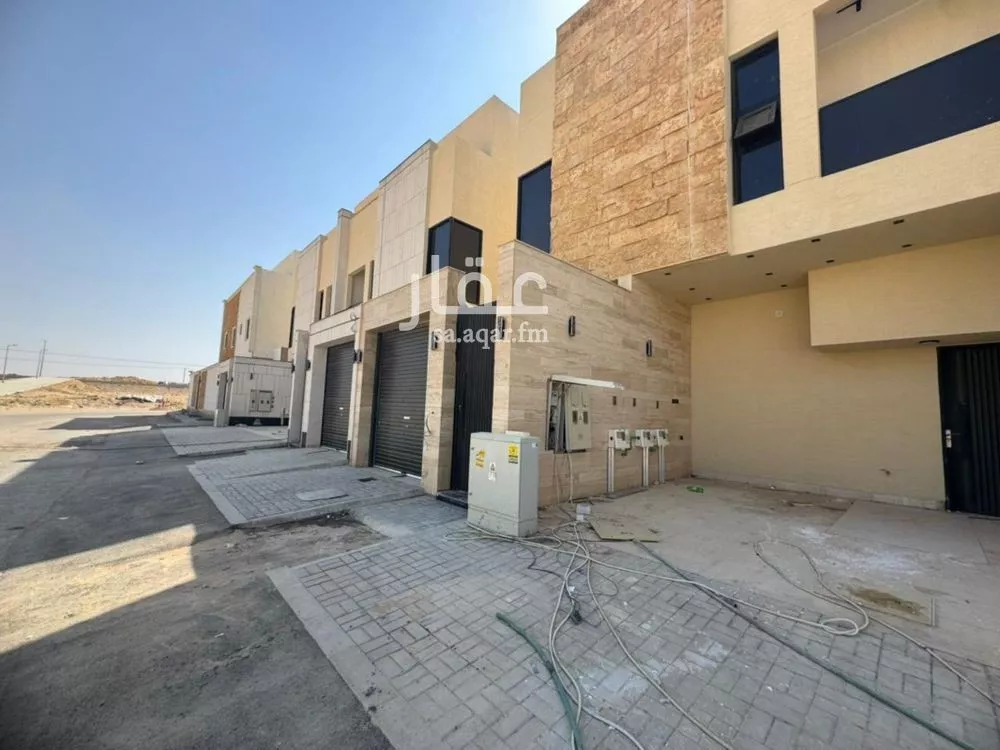 4 bedroom floor in Al Janadriyah 5