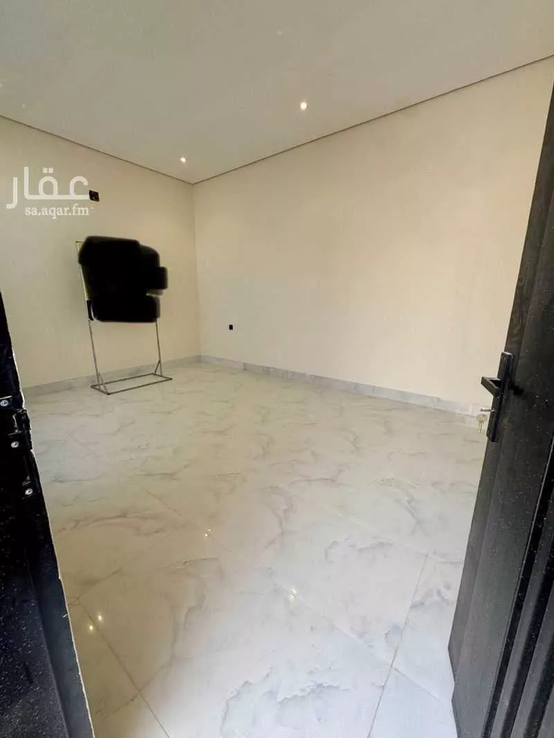 5 bedroom floor in Al Janadriyah 4