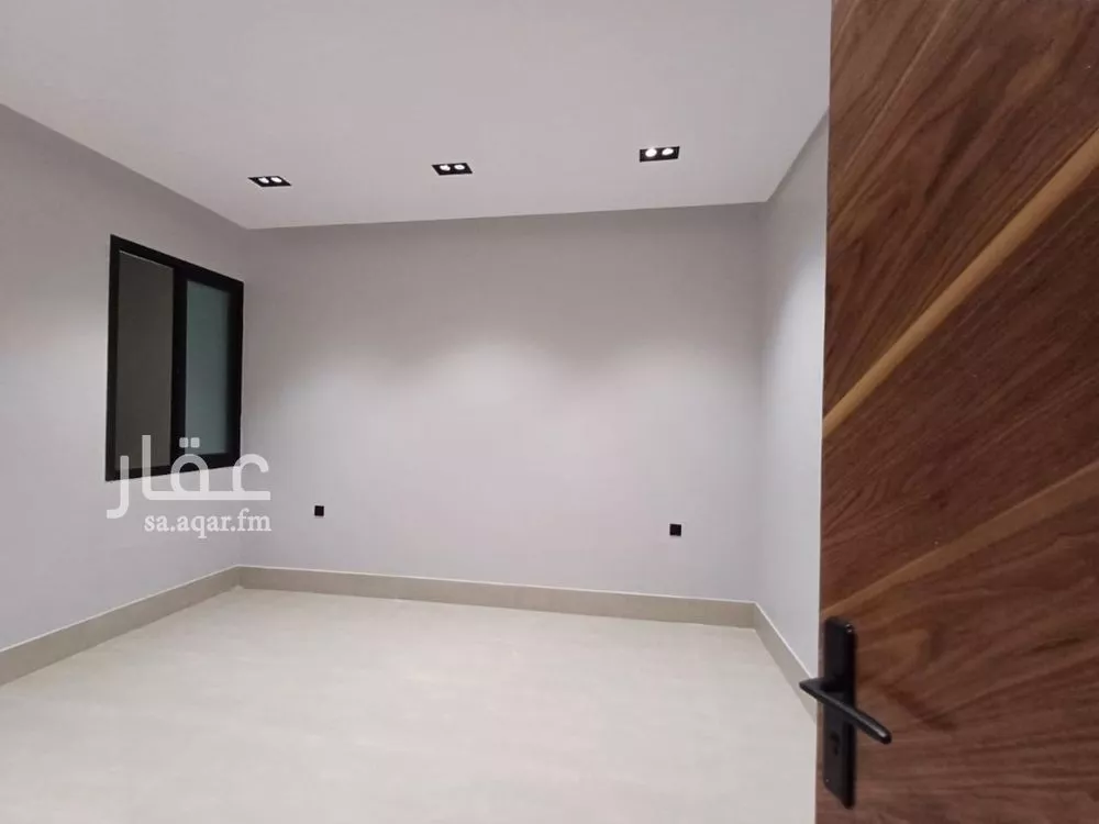 5 bedroom floor in Tuwaiq 8
