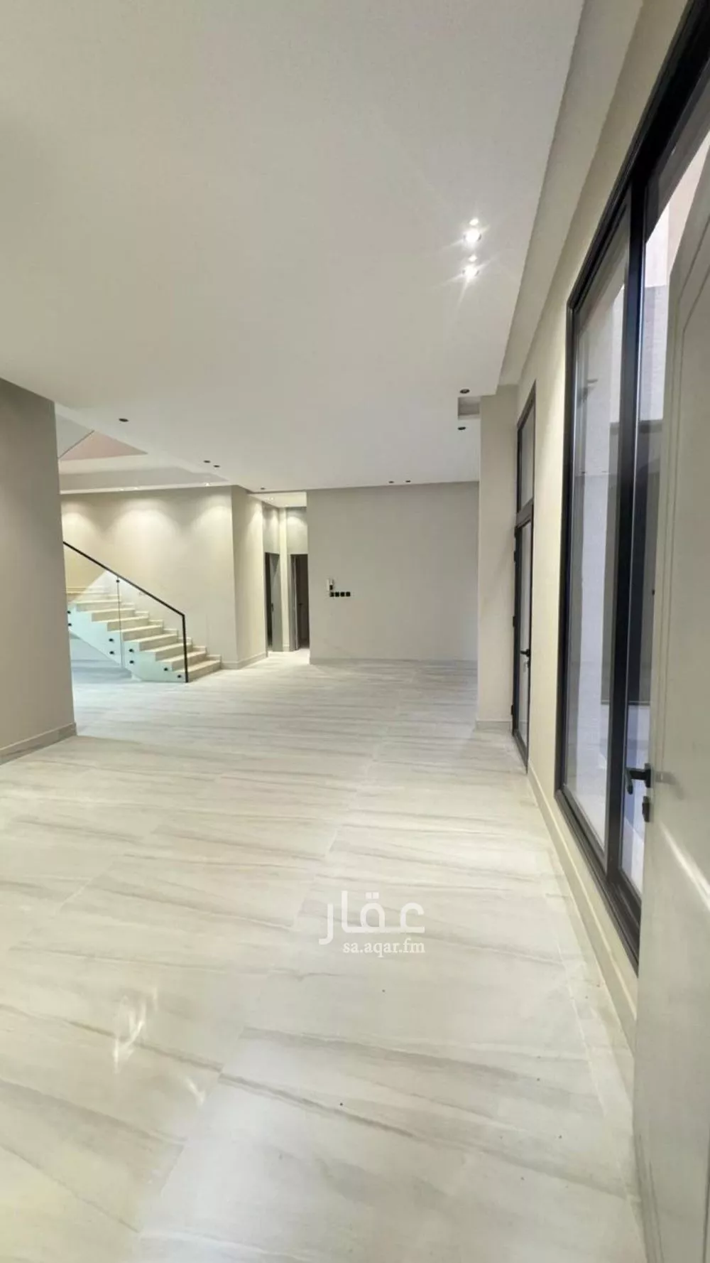 4 bedroom floor in Al Janadriyah 4