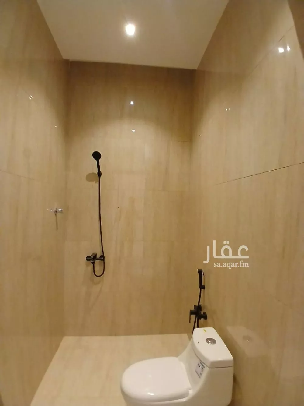 5 bedroom floor in Al Janadriyah 4