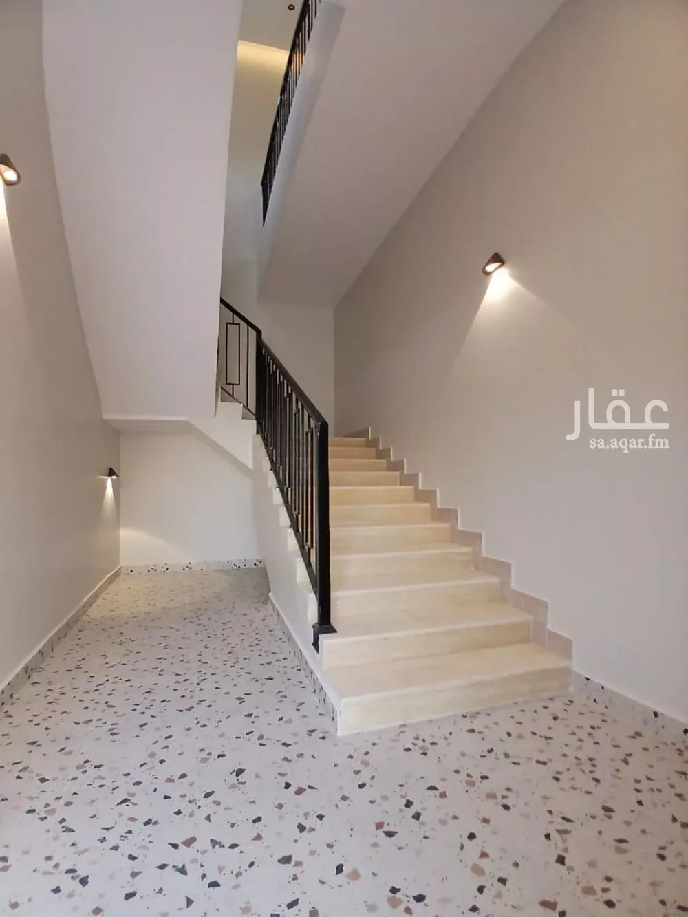 5 bedroom floor in Al Janadriyah 7
