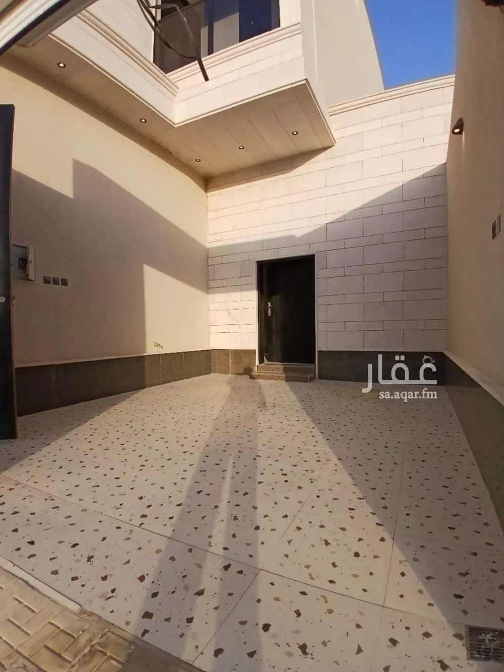 5 bedroom floor in Al Janadriyah 9