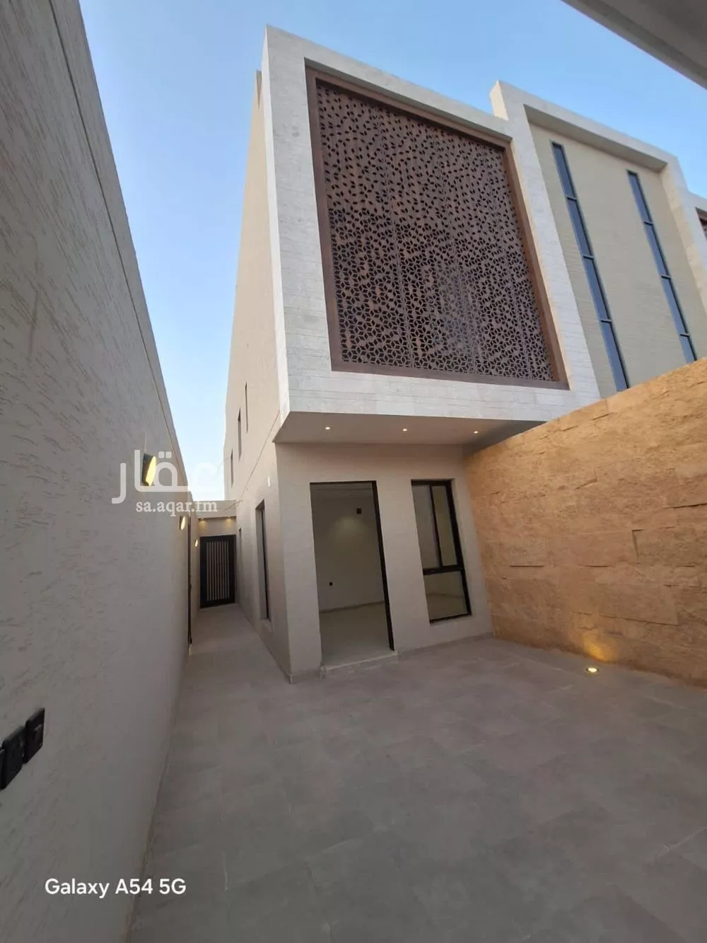 3 bedroom floor in Tuwaiq 11