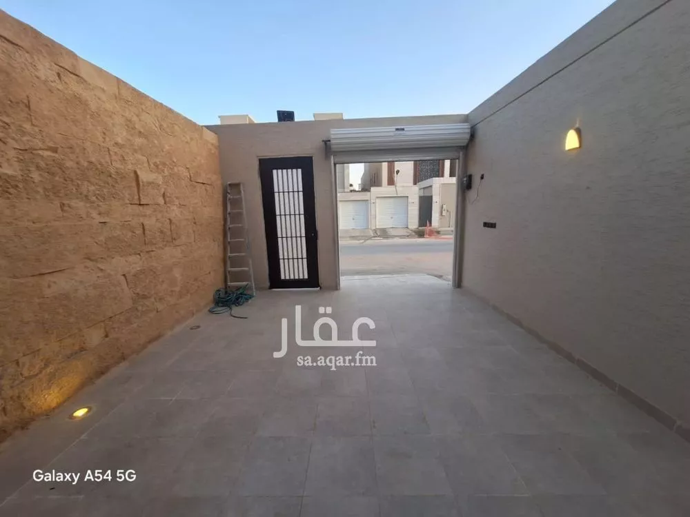 3 bedroom floor in Tuwaiq 8