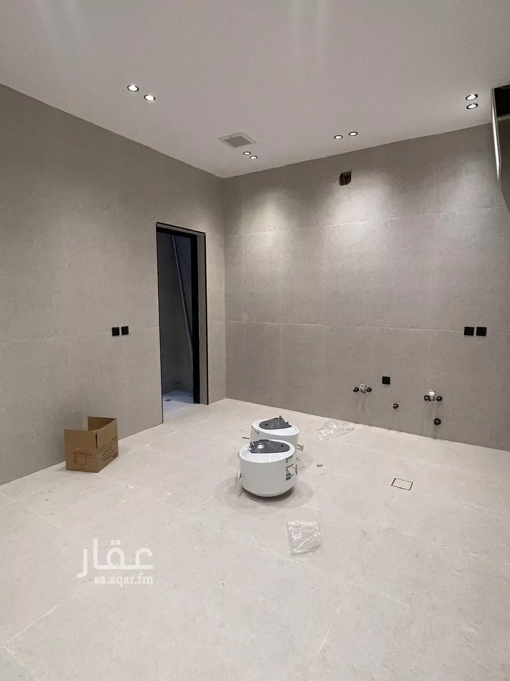 4 bedroom floor in Al Janadriyah 9