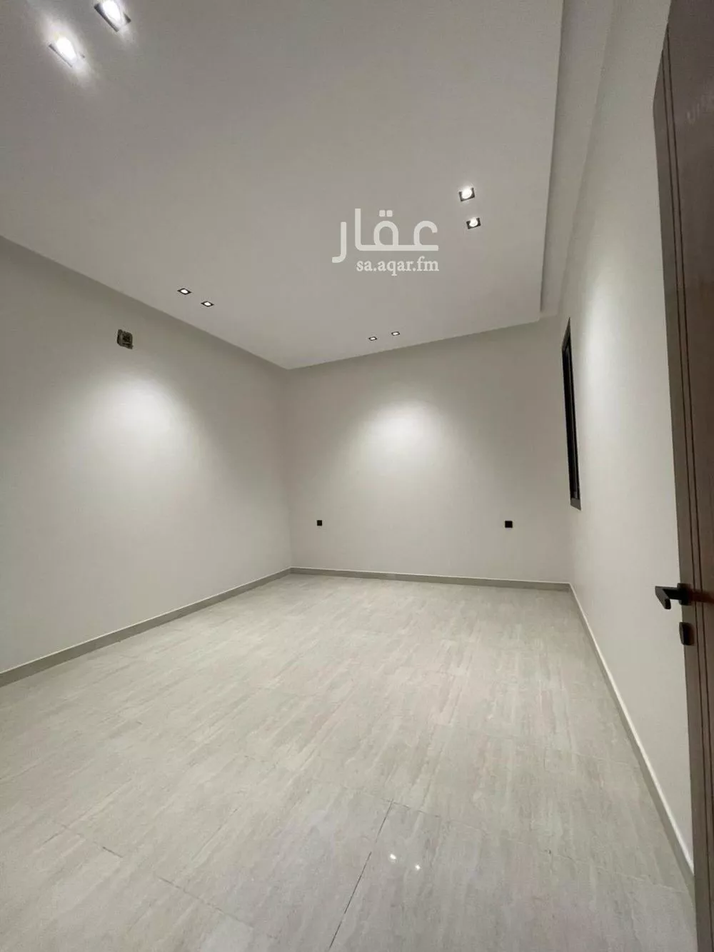5 bedroom floor in Al Janadriyah 2