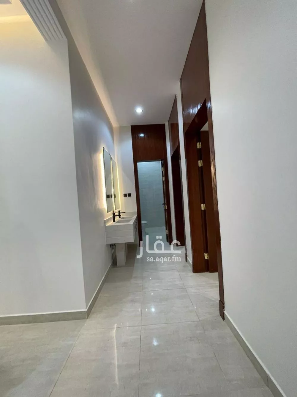 5 bedroom floor in Al Janadriyah 4