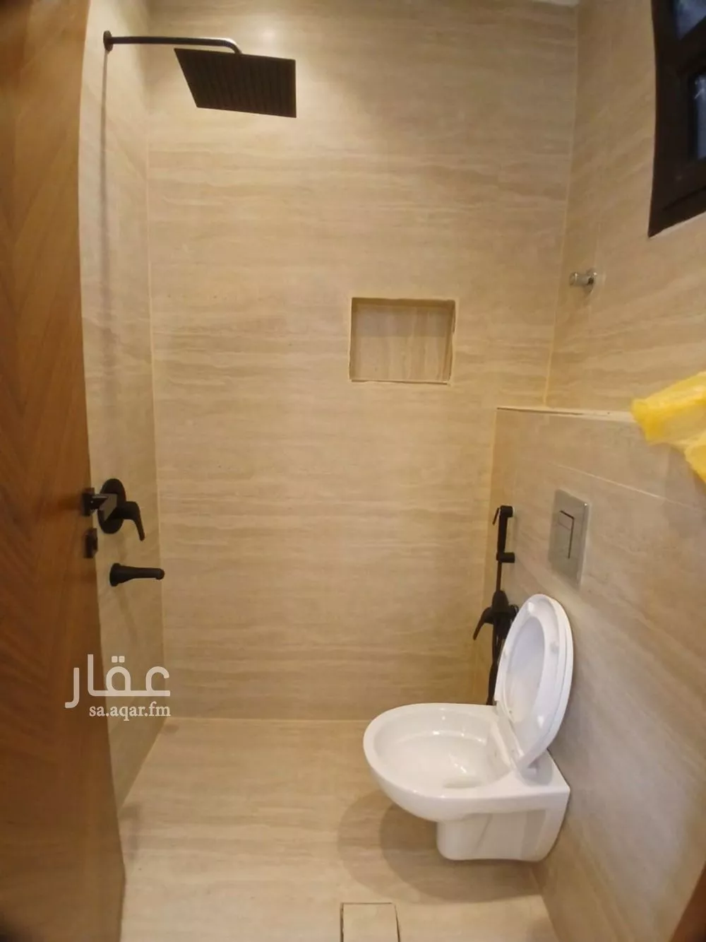 3 bedroom floor in Dhahrat Namar 5