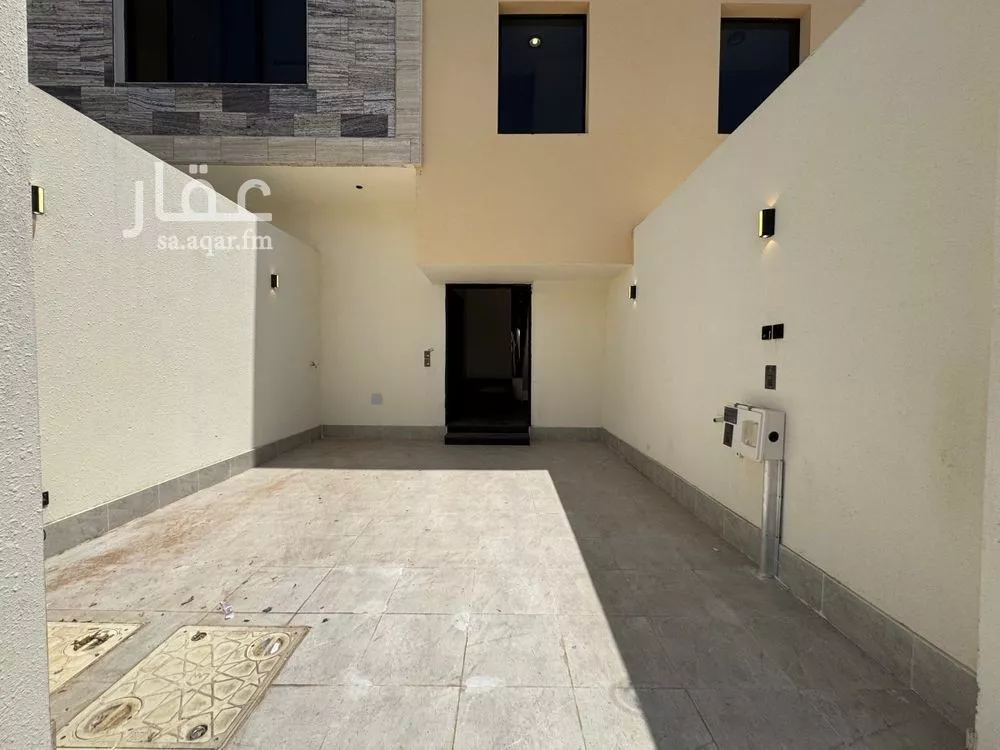 4 bedroom floor in Al Khaleej 2