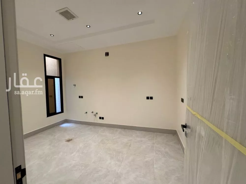 4 bedroom floor in Al Khaleej 10