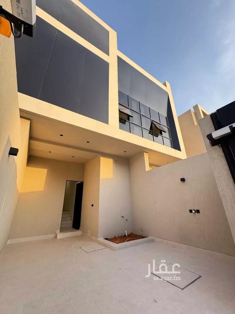 3 bedroom floor in Al Aridh 2