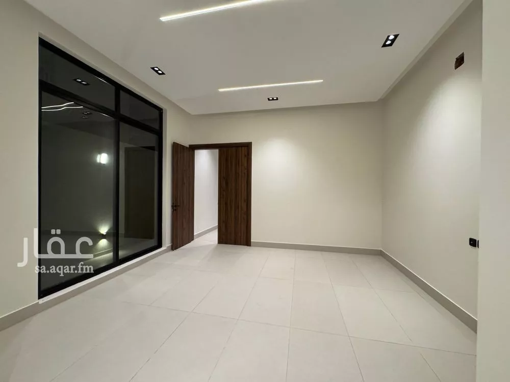 5 bedroom floor in Al Khaleej 13