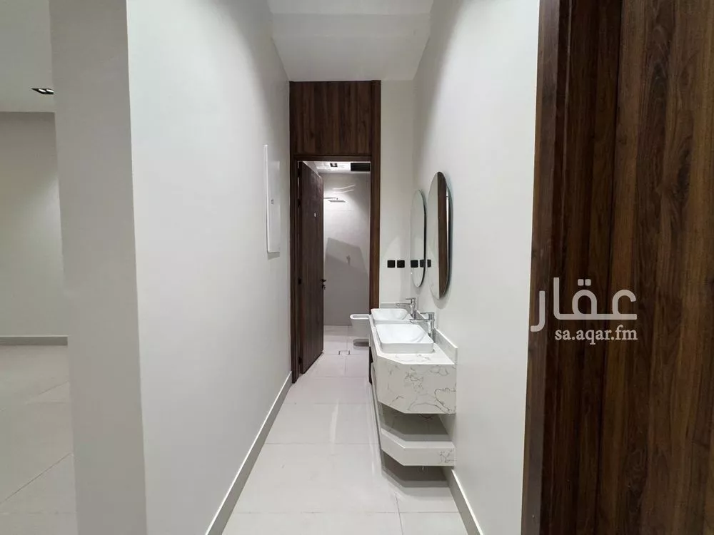 5 bedroom floor in Al Khaleej 8