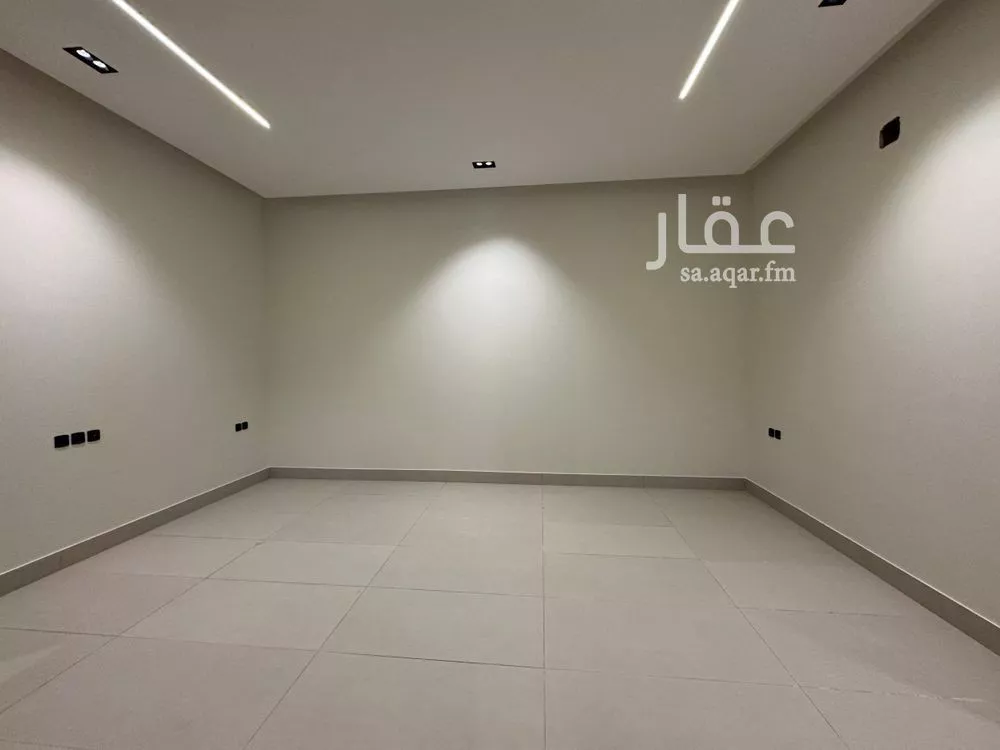 5 bedroom floor in Al Khaleej 9