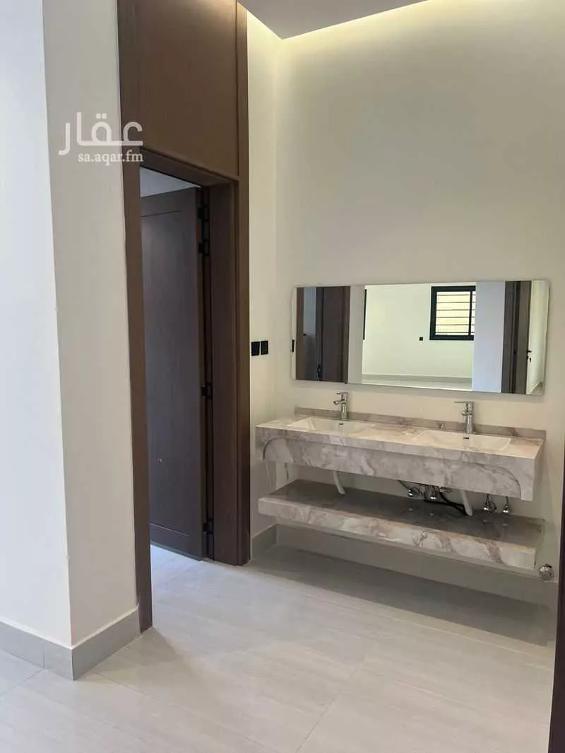 4 bedroom floor in Al Janadriyah 6