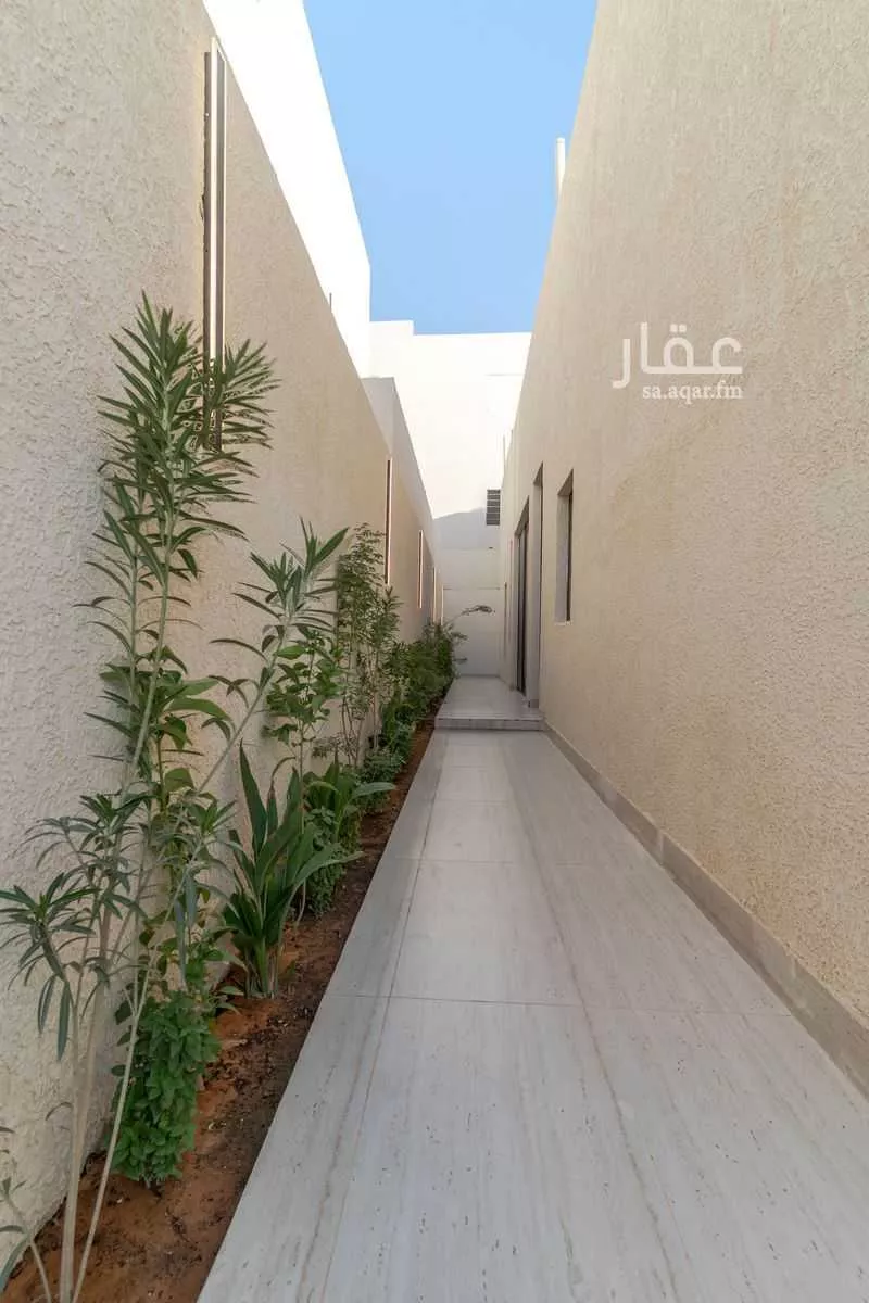 5 bedroom floor in Al Janadriyah 3