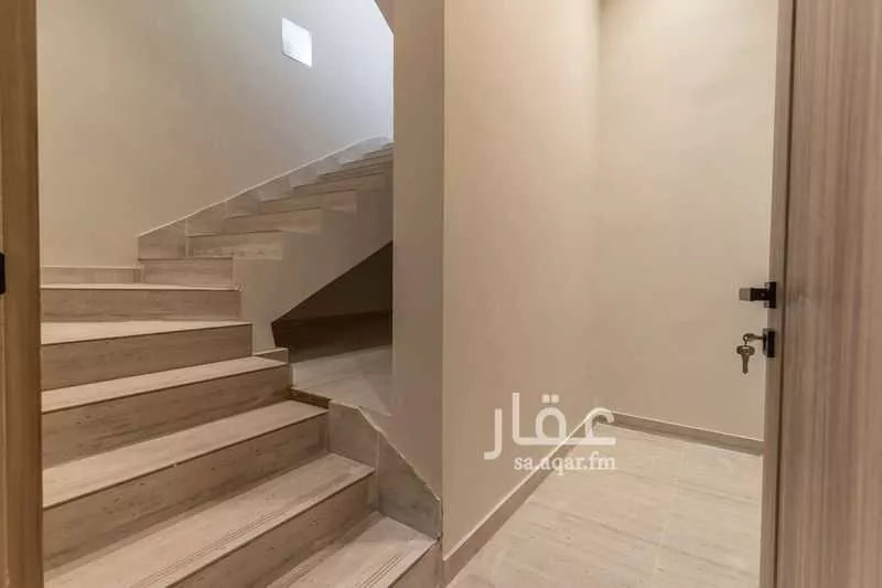 5 bedroom floor in Al Janadriyah 9