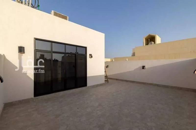 3 bedroom floor in Al Qairawan 9
