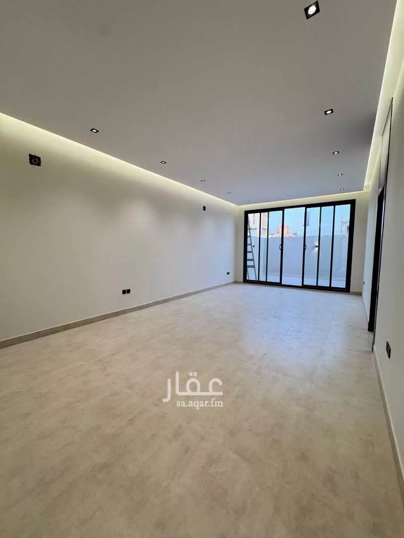 دور 3 غرف في العارض 16