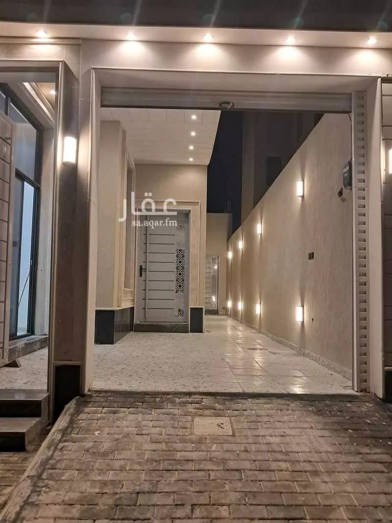 5 bedroom floor in Al Janadriyah 4